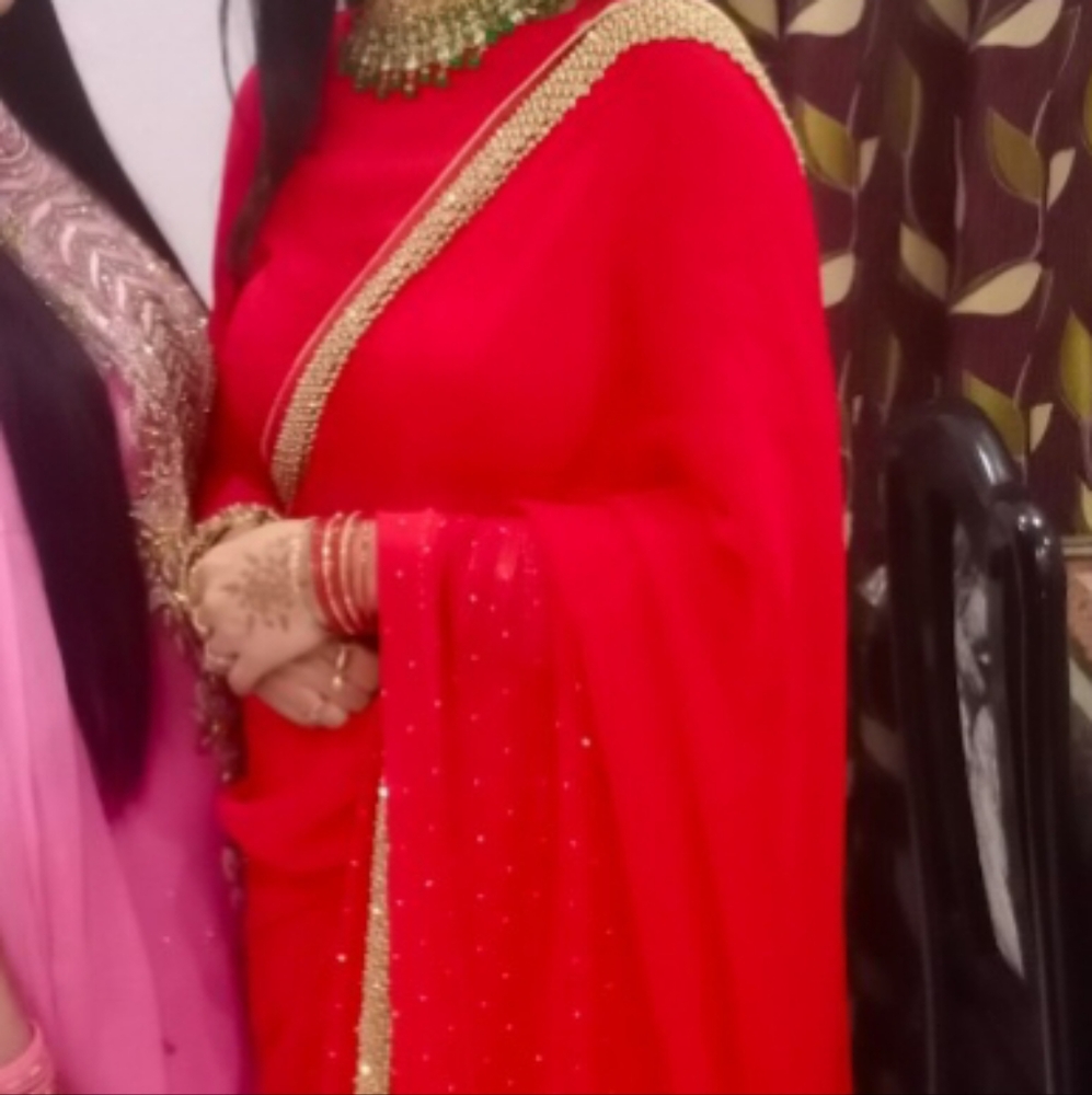 Red Beautiful Saree for Weddings Function Birthday Karwa and Diwali Party gowns - Picture 4 of 5